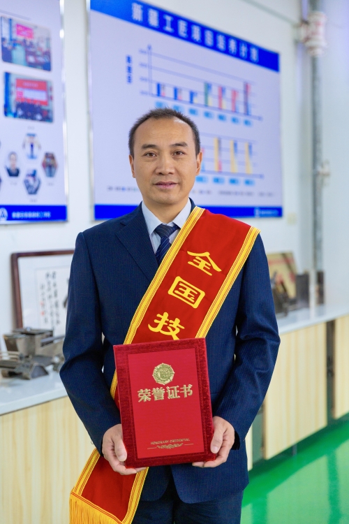 致敬教师节 | 匠心逐梦 技能报国——走近国家级技能大师王振   