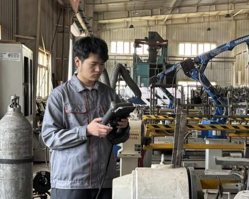 轻工逐梦人・青年学子风采录 | 循光以行，拾级奋进