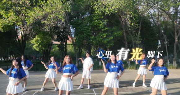 首发！这首原创MV，写给每一个发光的你