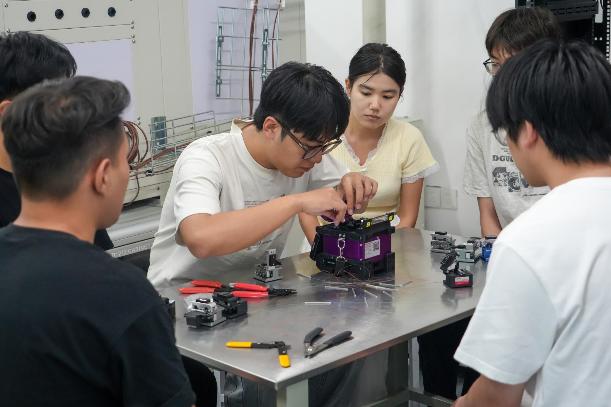 新疆工业职业技术大学2026本科招生学院巡礼 | 信息工程学院