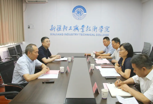 江西应用技术职业学院党委委员、副校长胡堪东一行到访我校调研交流