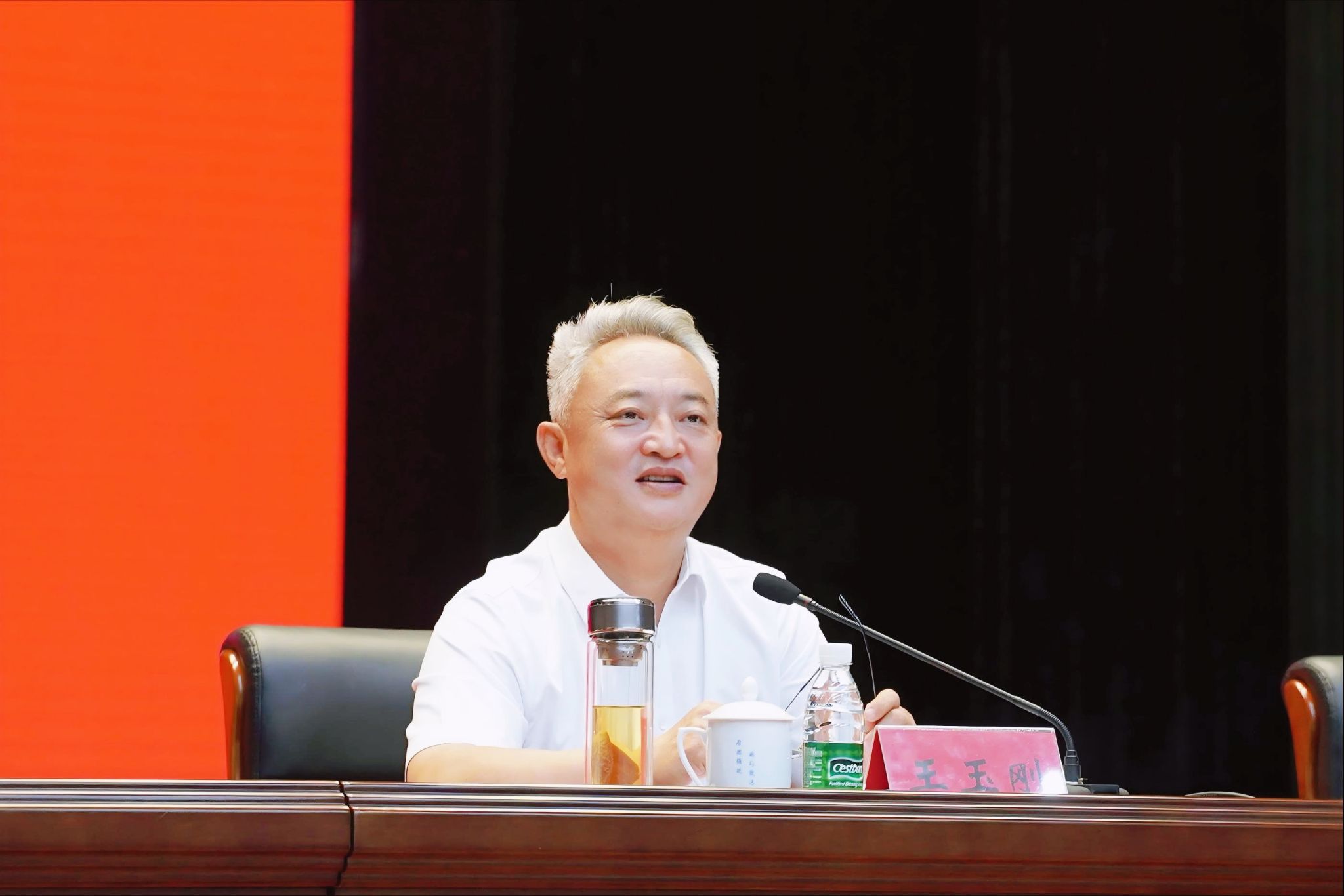 王书记.jpg 王书记.jpg