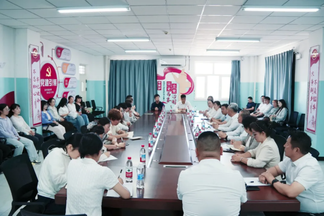 学校领导深入吐鲁番校区走访慰问一线师生