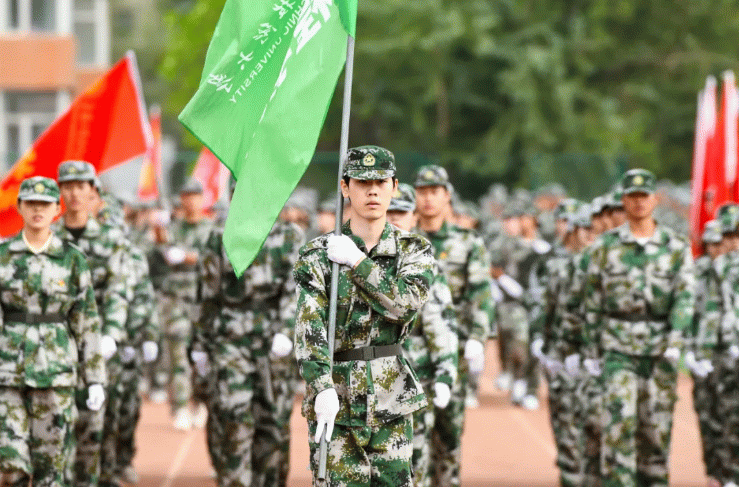 接续牵挂 | 百张高清图，继续找寻军训场上你期待的身影