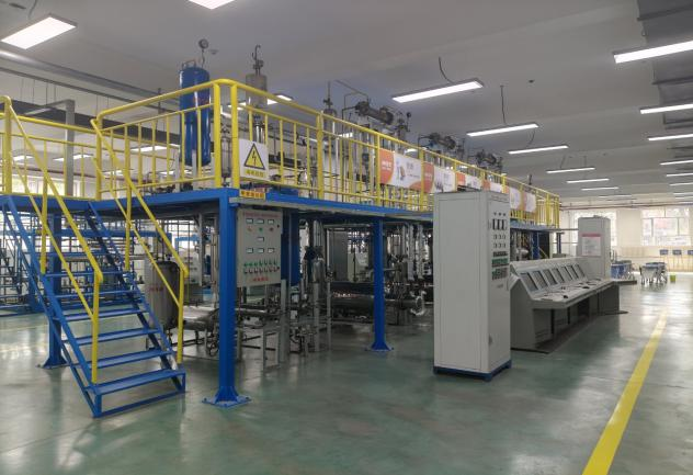 图1-2 化工综合实训作车间.png