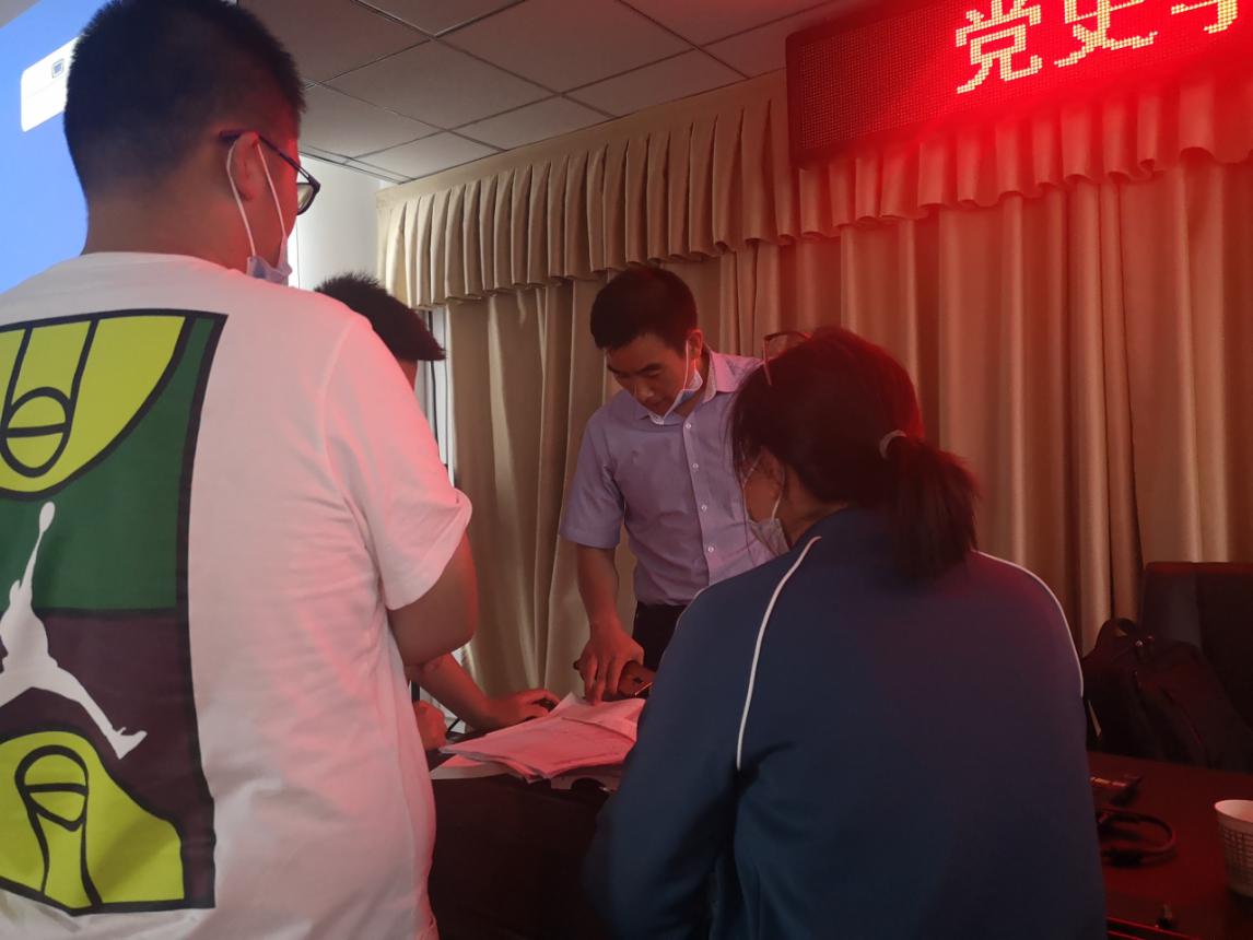 2024年度学院师德师风“服务育人”优秀教师胡雷