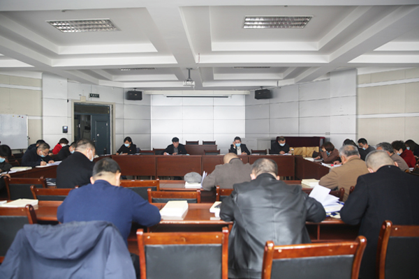 新疆轻工职业技术学院党委举行理论学习中心组集体学习