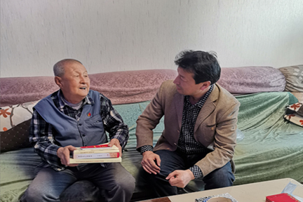 新疆轻工职业技术学院党委班子成员开展党史学习教育“送学上门”活动