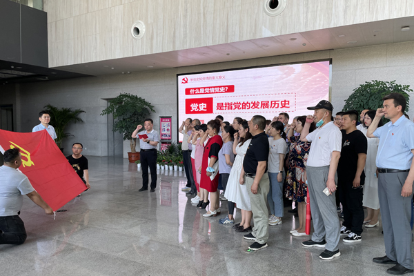 知史学史 以史明志 ——记新疆轻工学院赴自治区档案馆主题党日活动