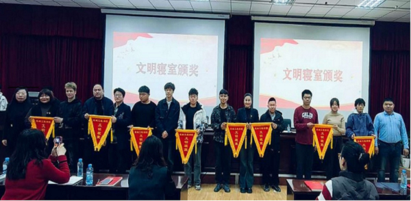 机械工程学院举行“优秀班级”“文明寝室”颁奖仪式