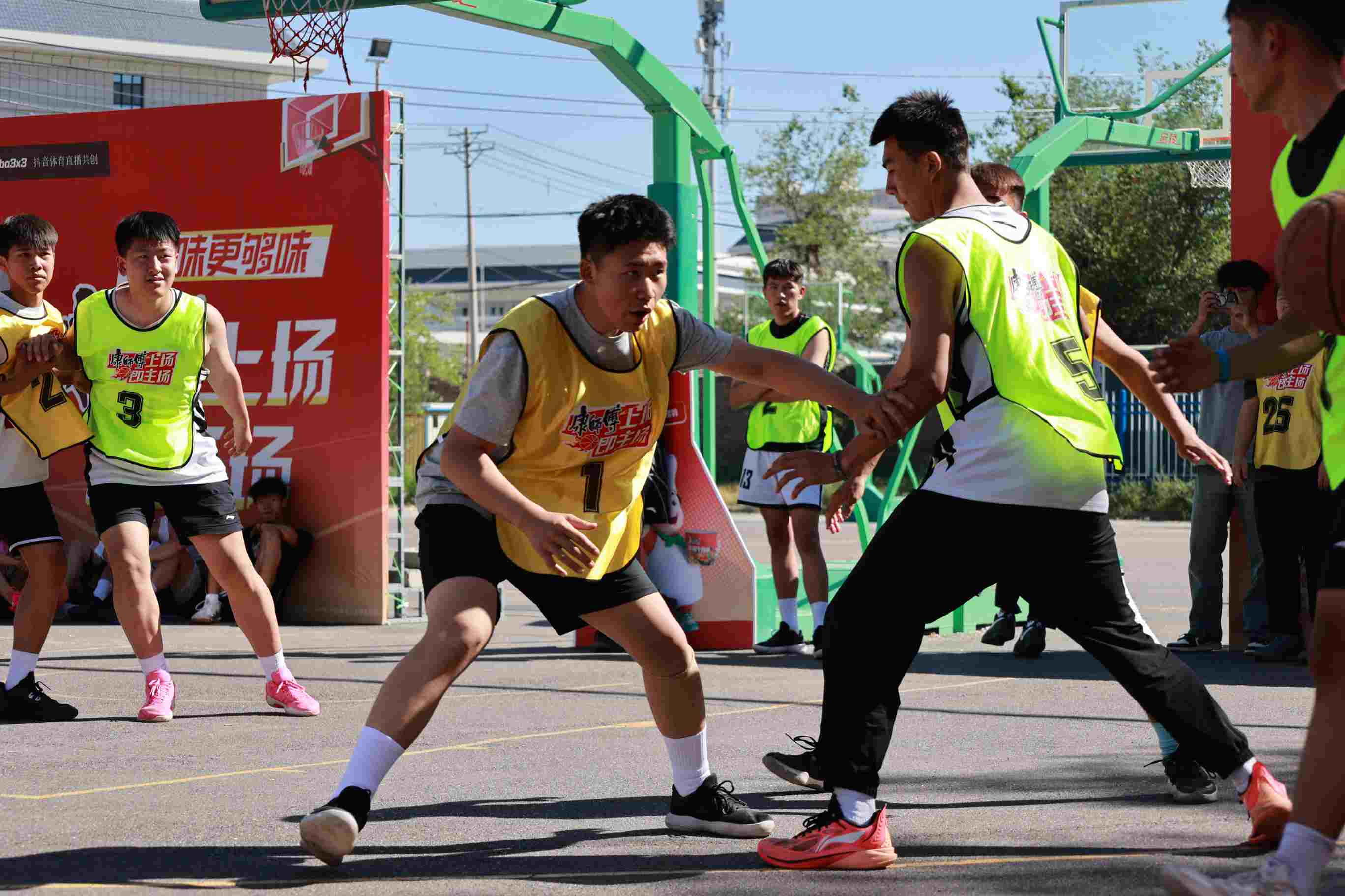 学校康师傅“上场即主场”3V3篮球赛 圆满落幕