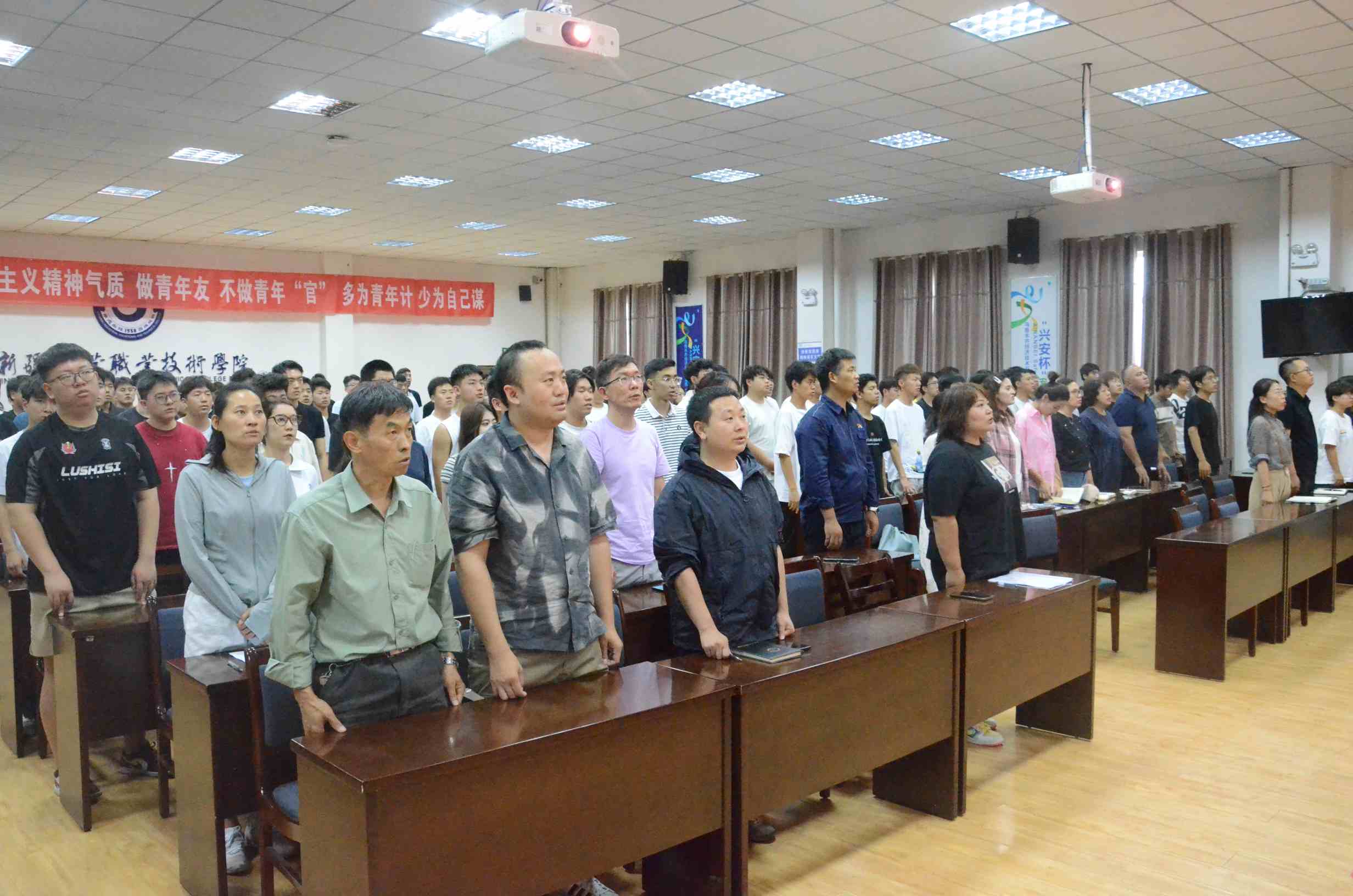 榜样引领青春路 荣耀照亮新征程——学校机械工程学院表彰优秀学子