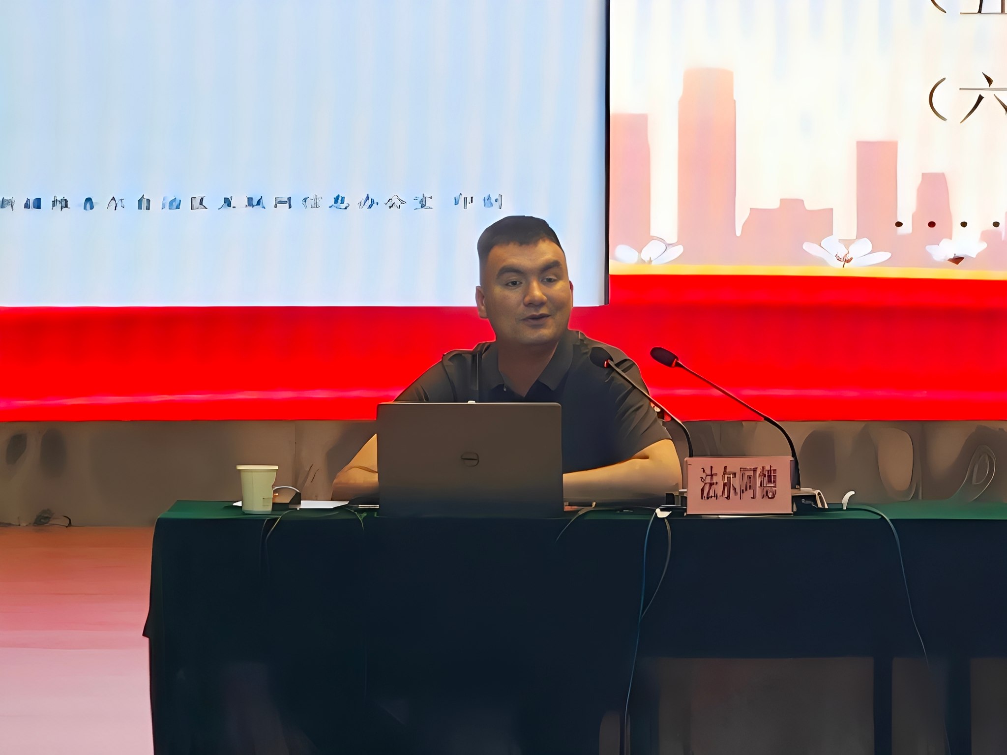 筑牢网络法治防线 守护清朗校园空间 | 我校开展“互联网不是法外之地”主题讲座